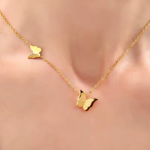 Chic Gold Butterfly Pendant Necklace - Picture 3 of 7